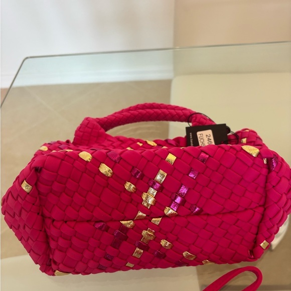Stylish Hot Pink and Gold Woven Handbag With Gold - Picture 4 of 7